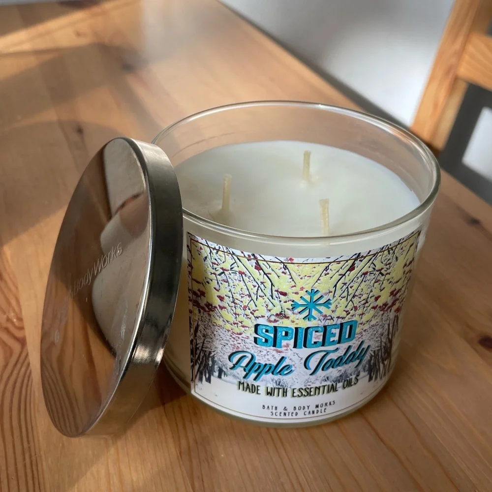NWT Bath and Body Works Spiced Apple Toddy Scented 3-Wick Candle Cinnamon Clove - Picture 4 of 5